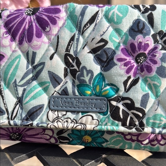Vera Bradley NWOT all in one, Springy Floral wristlet, wallet, phone case! - Picture 3 of 9